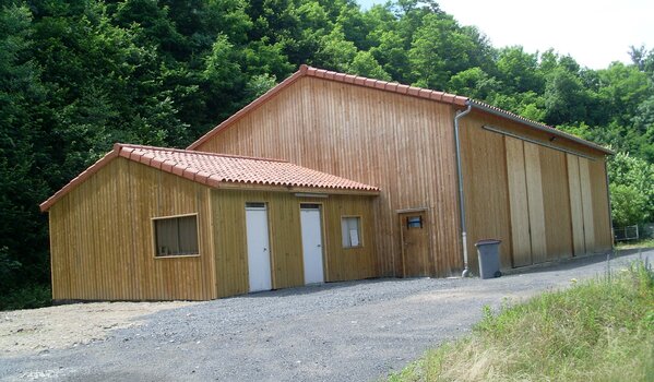 le garage de la gare avec le bâtiment des chasseurs