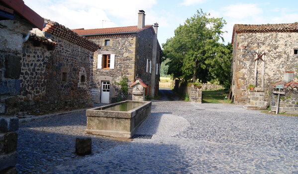 La place de la Vialle et sa fontaine