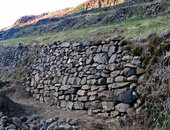 Mur de soutènement en pierres sèches