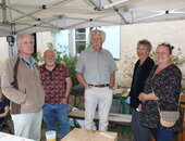 Les membres de Chanteuges Préservation du Patrimoine vendent le précieux fromage local